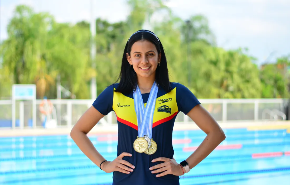 Estudiante de Administración de Empresas se coronó campeona en natación artística en el Suramericano de Deportes Acuáticos 2021