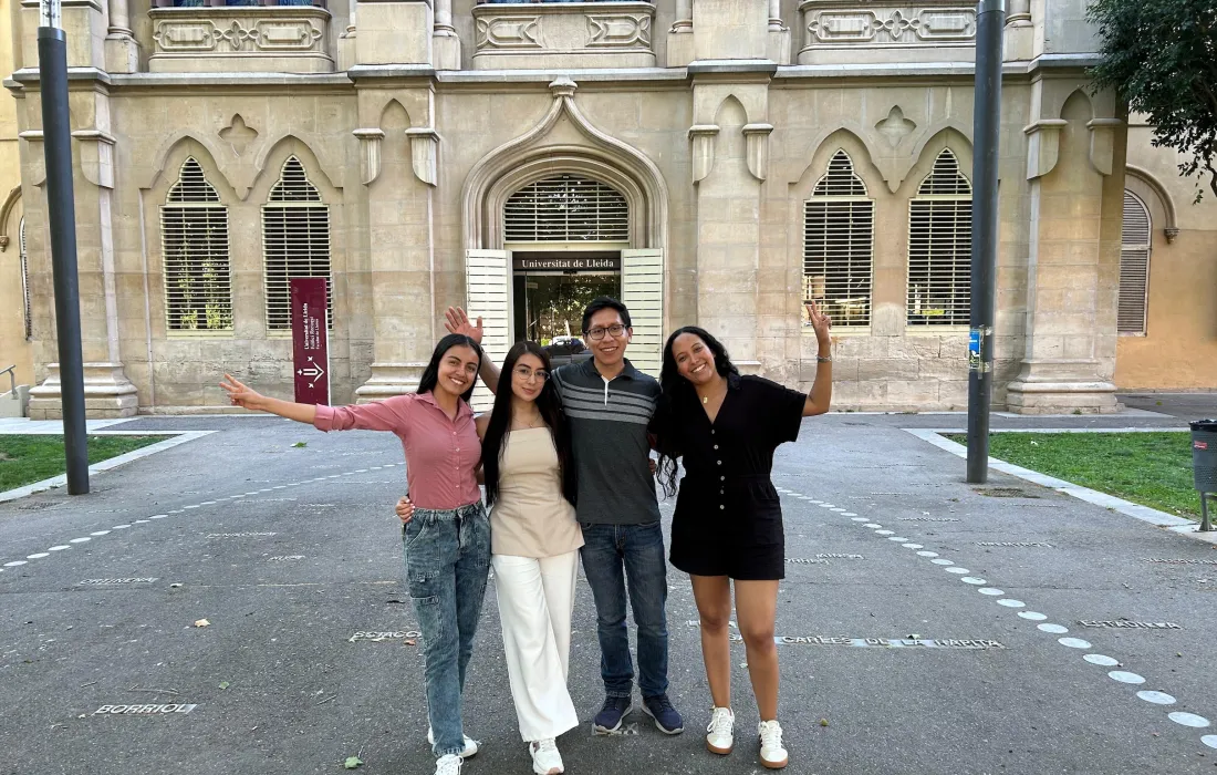 El poder de la investigación: estudiantes javerianos ganan beca para participar en ELAVIO 2025  El poder de la investigación: estudiantes javerianos ganan beca para participar en ELAVIO 2025