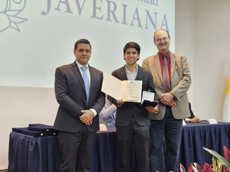 Cruz San Pedro Claver: 25 estudiantes reconocidos por sus calidades humanas y espíritu javeriano Cruz San Pedro Claver: 25 estudiantes reconocidos por sus calidades humanas y espíritu javeriano