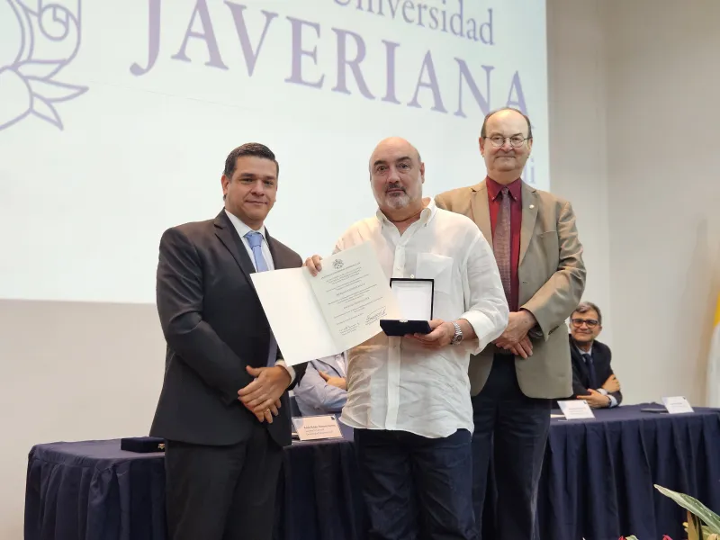 Cruz San Pedro Claver: 25 estudiantes reconocidos por sus calidades humanas y espíritu javeriano Cruz San Pedro Claver: 25 estudiantes reconocidos por sus calidades humanas y espíritu javeriano