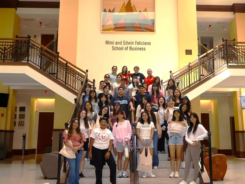 Conoce a los primeros javerianos en hacer el Disney International Tourism and Leisure Program Conoce a los primeros javerianos en hacer el Disney International Tourism and Leisure Program